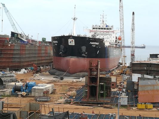 Jakość Konfigurowalny rozmiar statku uruchamiającego poduszki powietrzne Morska gumowa poduszka powietrzna na statek fabryka