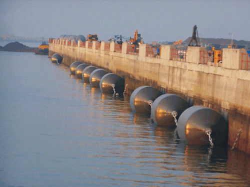 Jakość Hot Dip Galvanized Foam Filled Fender with High Energy Absorption and Maintenance-free Design for Marine Vessel Protection fabryka