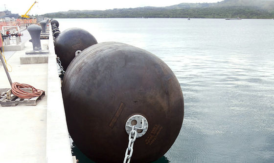 Jakość D153 Yokohama Gumowe błotniki Morskie gumowe błotniki fabryka