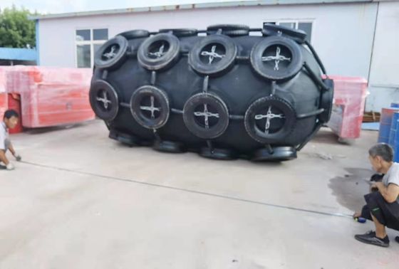 Jakość Pneumatyczny gumowy błotnik typu Yokohama Marine Gumowy błotnik fabryka