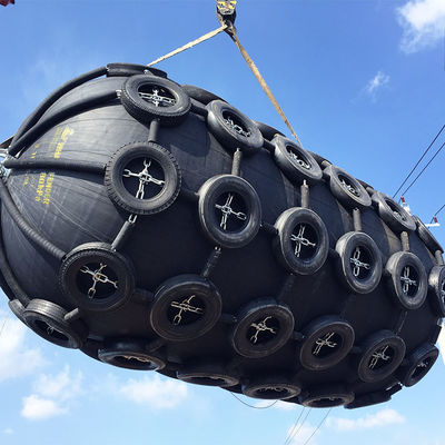 Jakość Marynarka 50Kpa Pneumatyczny Gumowy Fender Z Oponami fabryka