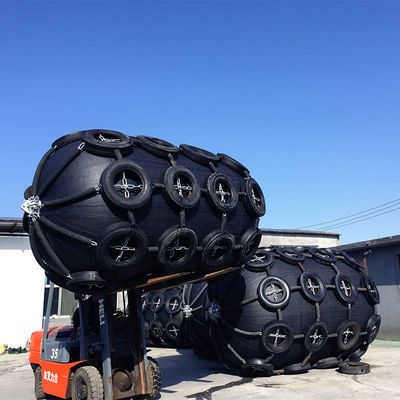 Jakość ISO17357 50KPA / 80KPA Pneumatyczny gumowy błotnik morski Trwały w użyciu fabryka