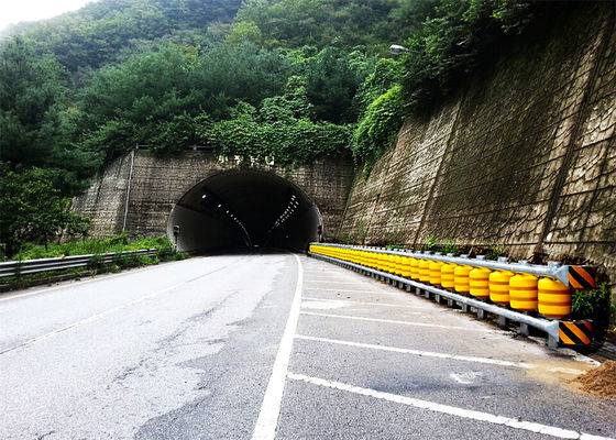 Jakość Bezpieczeństwo ruchu drogowego Łyżki Eva Rolling Anti Crash Guardrail Road Roller Barrier fabryka