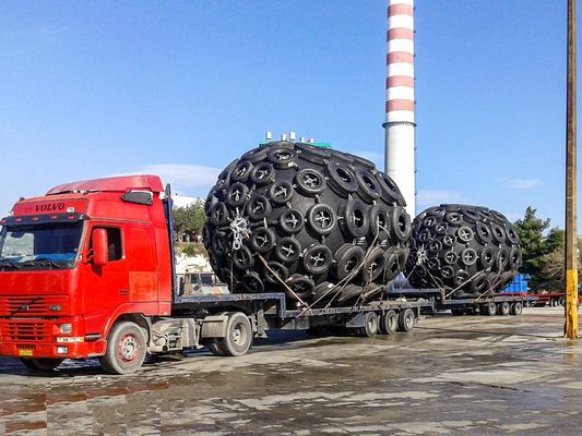 Jakość Dock pływający typu Yokohama Pneumatyczny gumowy błotnik 50kpa 80kpa fabryka