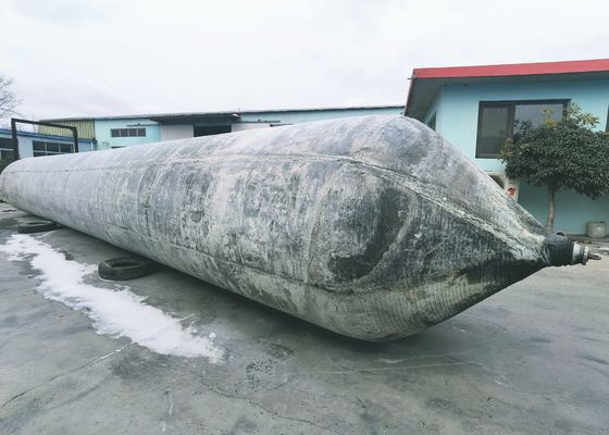 Jakość Standardowa poduszka powietrzna z gumy morskiej ISO14409, czarna lub dostosowana do potrzeb klienta poduszka powietrzna z gumy morskiej, zaprojektowana z myślą o bezpieczeństwie i obsłudze statków morskich fabryka