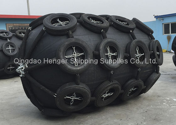 Jakość ISO 17357 Pneumatyczny gumowy odbijacz z łańcuchem i oponą osłonową Odbijacze morskie fabryka